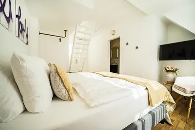 Ein Bett oder Betten in einem Zimmer der Unterkunft Victoria Altstadt Hotel