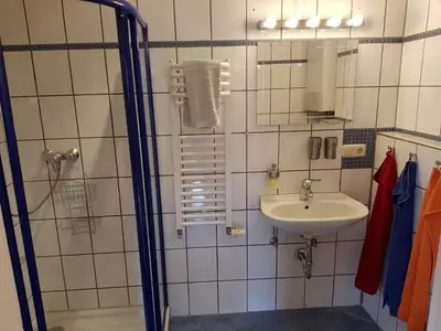 Ein Badezimmer in der Unterkunft Haus Homann-Schneider, Wohnung Wetter