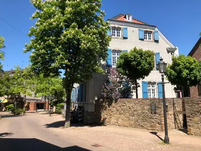 Das Gebäude in dem sich die Ferienwohnung befindet