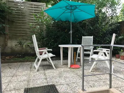 Ein Patio oder anderer Außenbereich in der Unterkunft 2 Zimmer Wohnung Wuppertal mit eigenen Terrasse