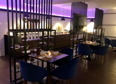 Ein Restaurant oder anderes Speiselokal in der Unterkunft Hotel Ramor Garni