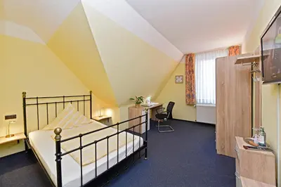 Ein Bett oder Betten in einem Zimmer der Unterkunft Hotel Haus Kleimann-Reuer
