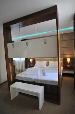Ein Bett oder Betten in einem Zimmer der Unterkunft Hotel Bergischer Hof