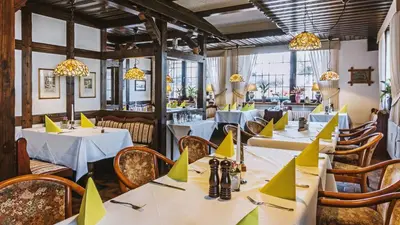 Ein Restaurant oder anderes Speiselokal in der Unterkunft Hotel Restaurant Menden