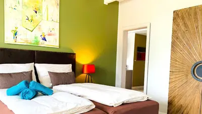Ein Bett oder Betten in einem Zimmer der Unterkunft BESOTEL Mettmann- 20 Wohnungen 2 Standorte 35 Schlafzimmer 29 Badezimmer 52 Betten für 73 Gäste