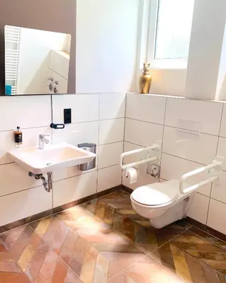 Ein Badezimmer in der Unterkunft BESOTEL Mettmann- 20 Wohnungen 2 Standorte 35 Schlafzimmer 29 Badezimmer 52 Betten für 73 Gäste