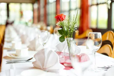 Ein Restaurant oder anderes Speiselokal in der Unterkunft Zur Alten Post