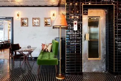 Ein Sitzbereich in der Unterkunft Max Brown Hotel Midtown, part of Sircle Collection