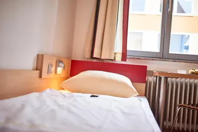 Ein Bett oder Betten in einem Zimmer der Unterkunft DJH-Gästehaus Bermuda3Eck