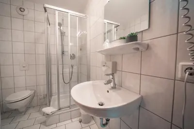 Ein Badezimmer in der Unterkunft Airport Lounge Hotel Düsseldorf