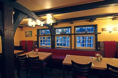 Ein Restaurant oder anderes Speiselokal in der Unterkunft Zur alten Krone