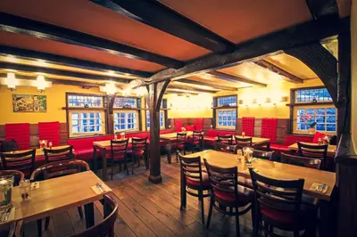 Ein Restaurant oder anderes Speiselokal in der Unterkunft Zur alten Krone