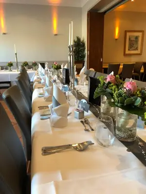 Ein Restaurant oder anderes Speiselokal in der Unterkunft Hotel-Restaurant Große-Wilde