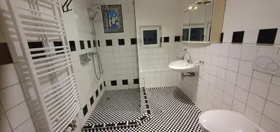 Ein Badezimmer in der Unterkunft Ferienwohnung auf dem Land Schermbeck Moviepark