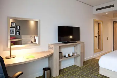 TV/Unterhaltungsangebot in der Unterkunft Hampton By Hilton Dortmund Phoenix See