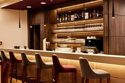 Lounge oder Bar in der Unterkunft Hampton By Hilton Dortmund Phoenix See