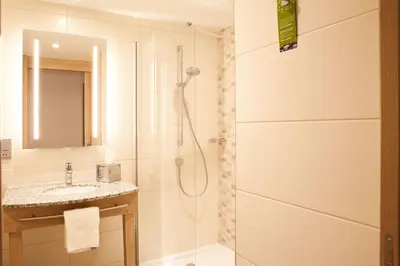 Ein Badezimmer in der Unterkunft Hampton By Hilton Dortmund Phoenix See