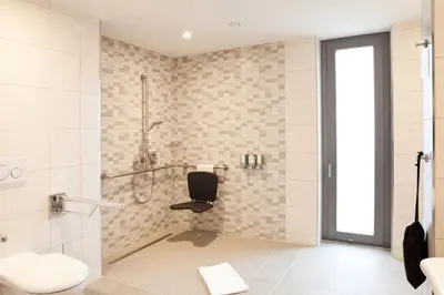 Ein Badezimmer in der Unterkunft Hampton By Hilton Dortmund Phoenix See