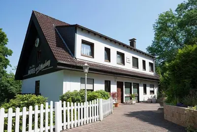 Das Gebäude in dem sich das Bed & Breakfast befindet