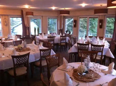 Ein Restaurant oder anderes Speiselokal in der Unterkunft Hotel Peiler Garni