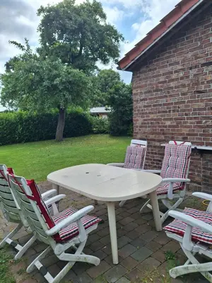 Ein Garten an der Unterkunft Alte Schmiede