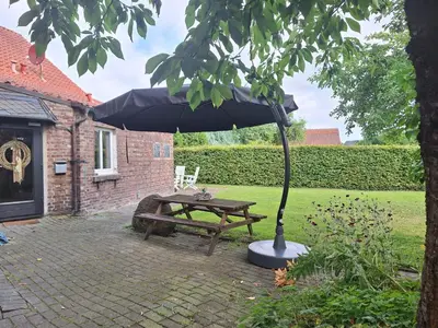 Ein Garten an der Unterkunft Alte Schmiede