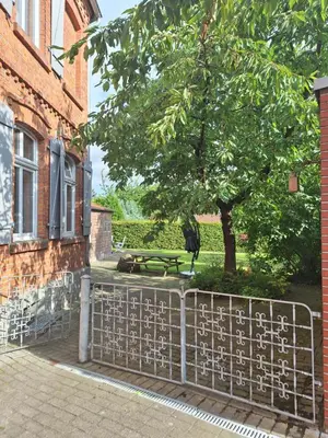 Ein Garten an der Unterkunft Alte Schmiede