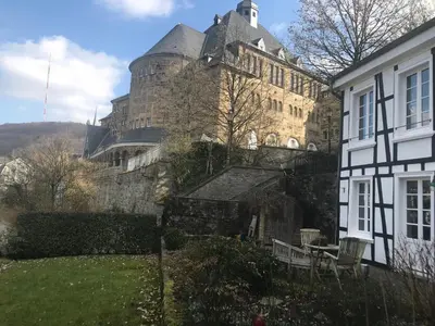 Das Gebäude in dem sich die Ferienwohnung befindet