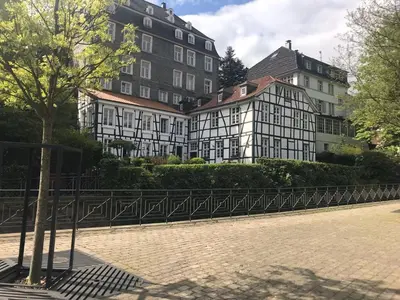 Das Gebäude in dem sich die Ferienwohnung befindet