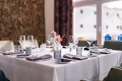 Ein Restaurant oder anderes Speiselokal in der Unterkunft Parkhotel Herne