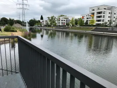 Blick auf einen Fluss in der Nähe des Gasthauses