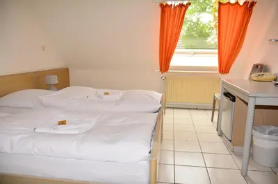 Ein Bett oder Betten in einem Zimmer der Unterkunft Hotel Wilhelmshöhe