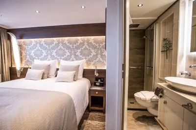 Ein Bett oder Betten in einem Zimmer der Unterkunft VIVA RIVERSIDE Altstadt Düsseldorf