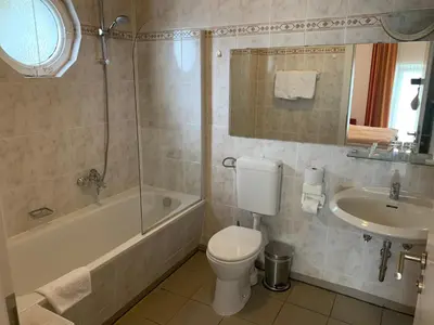 Ein Badezimmer in der Unterkunft Hotel Restaurant zur Post