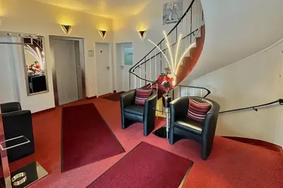 Ein Sitzbereich in der Unterkunft Hotel Imperial