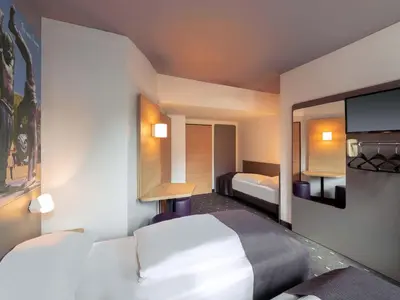 Ein Bett oder Betten in einem Zimmer der Unterkunft B&B HOTEL Düsseldorf-Mitte