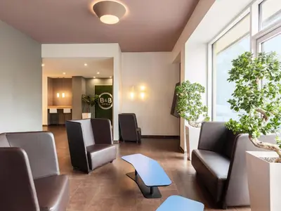 Ein Sitzbereich in der Unterkunft B&B HOTEL Düsseldorf-Mitte