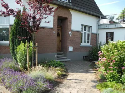 Ein Garten an der Unterkunft Ferienwohnung Spatzennest