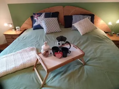 Ein Bett oder Betten in einem Zimmer der Unterkunft Ferienwohnung Spatzennest