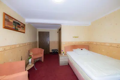 Ein Bett oder Betten in einem Zimmer der Unterkunft Hotel Am Rathaus