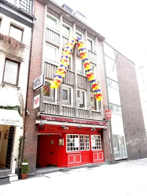 Das Gebäude in dem sich das Hotel befindet