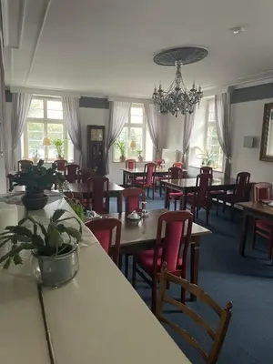 Ein Restaurant oder anderes Speiselokal in der Unterkunft Hotel Jägerhof Kettwig
