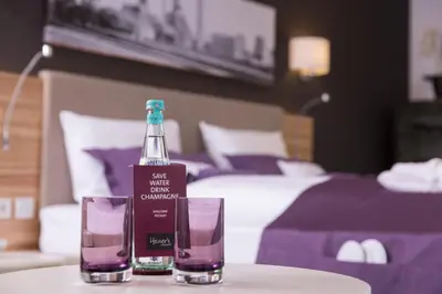 Ein Bett oder Betten in einem Zimmer der Unterkunft Heiner's Parkhotel