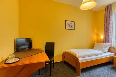 Ein Bett oder Betten in einem Zimmer der Unterkunft Hotel Carlton