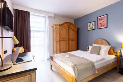 Ein Bett oder Betten in einem Zimmer der Unterkunft Garner Hotel Dusseldorf - Main Station by IHG