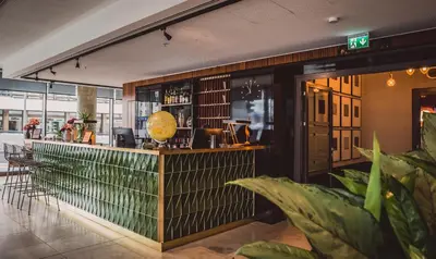 Ein Restaurant oder anderes Speiselokal in der Unterkunft HENRI Hotel Düsseldorf