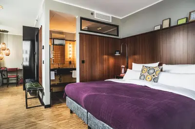Ein Bett oder Betten in einem Zimmer der Unterkunft HENRI Hotel Düsseldorf