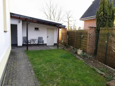 Ein Garten an der Unterkunft Gästewohnung am Mommbach