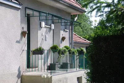 Das Gebäude in dem sich die Ferienwohnung befindet
