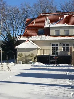 Haus in der Gartenstadt im Winter